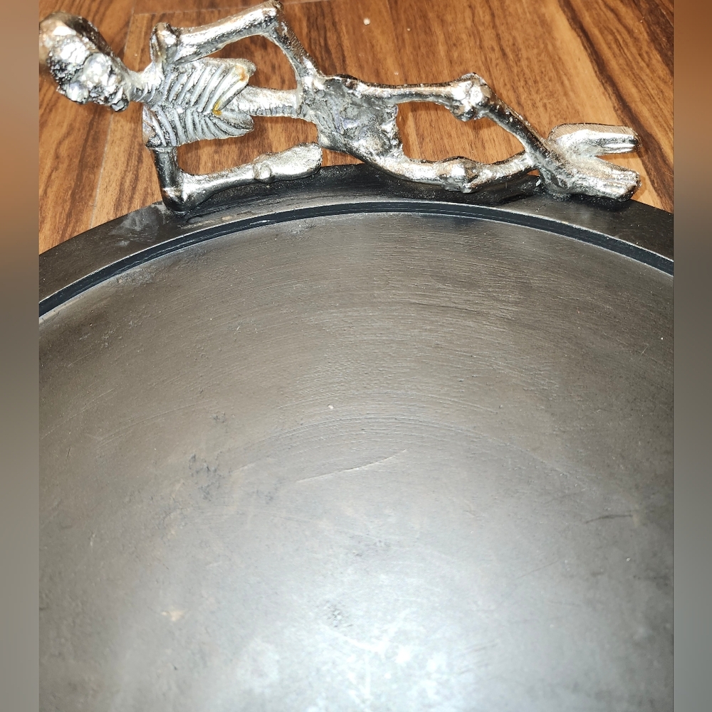 16" Diameter Black Sturdy Wood Serving Tray w Silver Tone Skeleton Handles - Picture 5 of 11